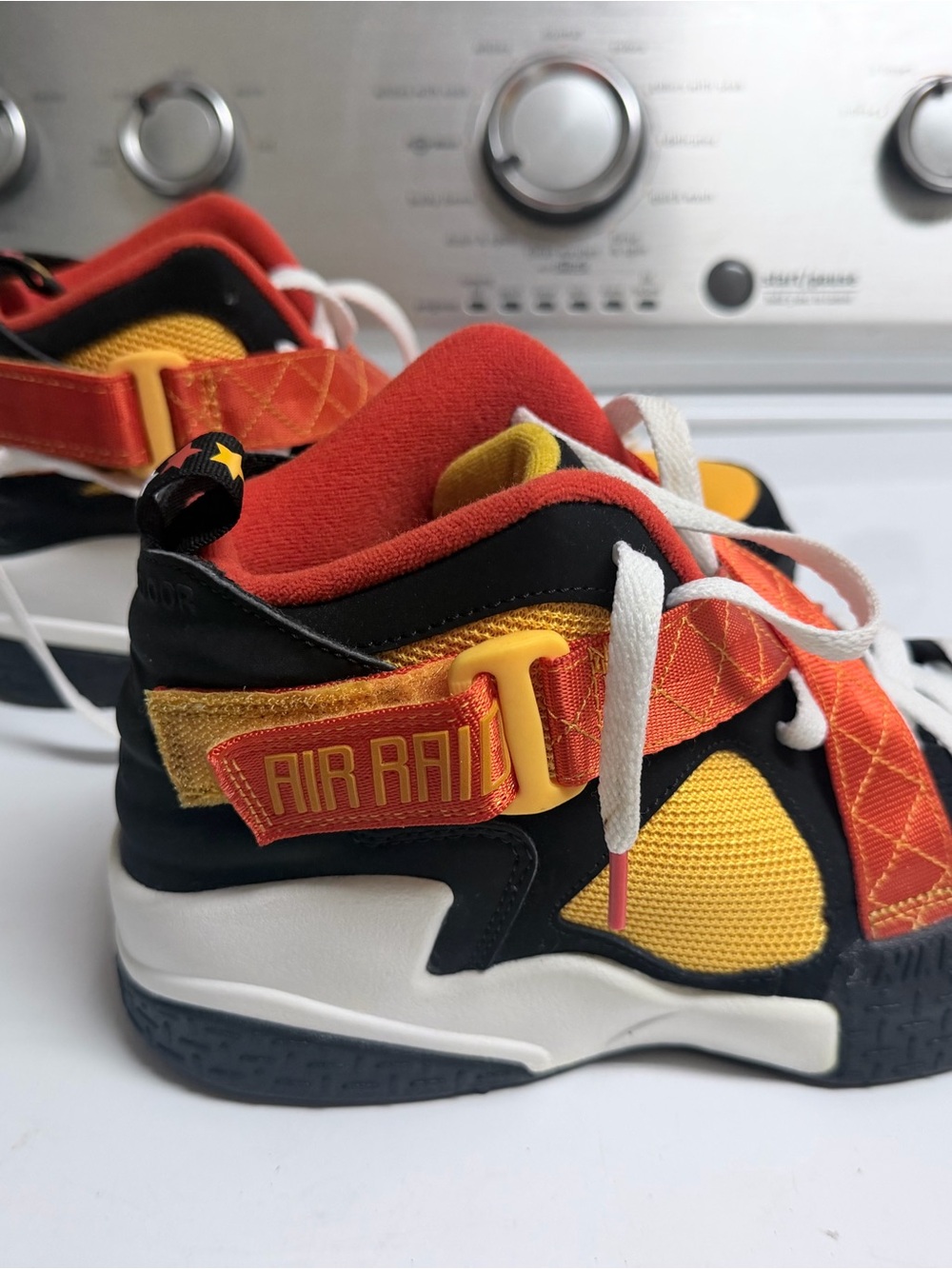 Nike Air Raid Mens sz 9 Basketball Shoes - Yellow & Orange